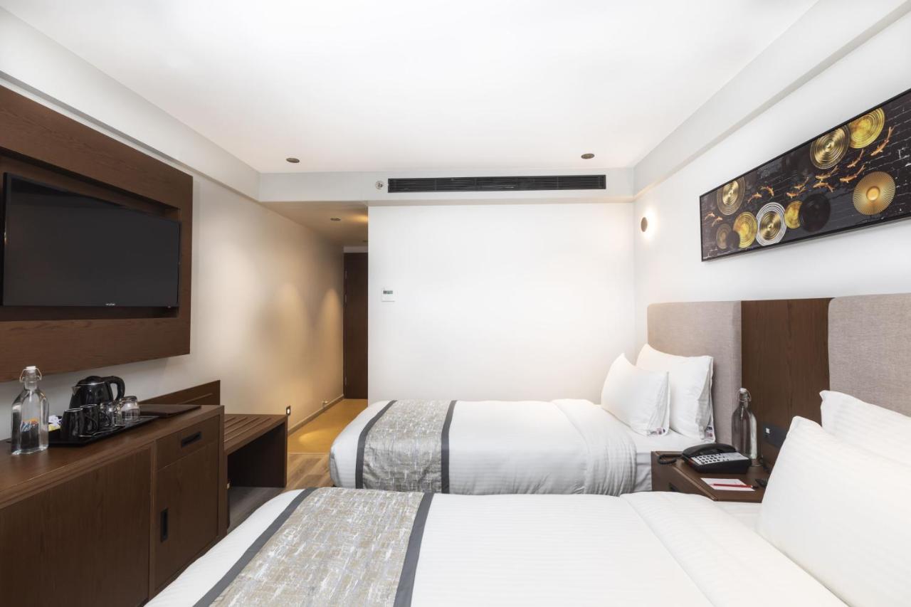 Ramee International Surat Hotel Exterior photo