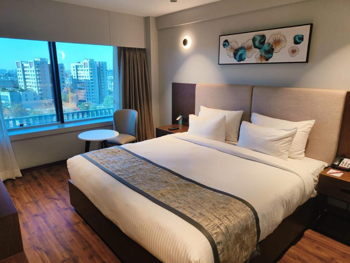 Ramee International Surat Hotel Exterior photo